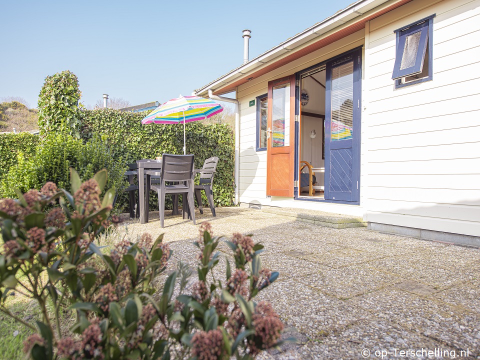 Klik hier voor meer informatie over Chalet Sjuul op Camping Wulp